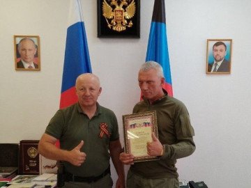 Nikolay Gavrilov receiving a “letter of gratitude” from Russia’s occupying forces (Source: Nikolay Gavrilov via Telegram) Nikolay Gavrilov receiving a “letter of gratitude” from Russia’s occupying forces (Source: Nikolay Gavrilov via Telegram)