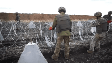 Ukrainian soldiers of the Support Forces of the Armed Forces of Ukraine fixing barbed wire on a line of concrete tetrahedrons (dragon’s teeth) (Source: Support Forces of the Armed Forces of Ukraine) Ukrainian soldiers of the Support Forces of the Armed Forces of Ukraine fixing barbed wire on a line of concrete tetrahedrons (dragon’s teeth) (Source: Support Forces of the Armed Forces of Ukraine)