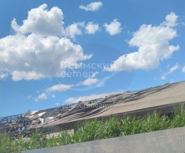 Damage visible to a hangar at a Russian military compound in occupied Feodosia, Crimea, after a reported Ukrainian strike. (Source: Krymskyi Veter) Damage visible to a hangar at a Russian military compound in occupied Feodosia, Crimea, after a reported Ukrainian strike. (Source: Krymskyi Veter)