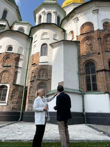 Russian strikes during the night of June 10 damaged the Saint Sophia Cathedral cornice on the main apse in Kyiv, June 10, 2025. (Source: Mykola Tochytskyi) Russian strikes during the night of June 10 damaged the Saint Sophia Cathedral cornice on the main apse in Kyiv, June 10, 2025. (Source: Mykola Tochytskyi)