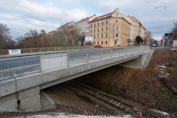 A view of the Skakun Bridge in Prague, renamed in memory of the Ukrainian Marine who sacrificed himself to stop Russian tanks. (Source: ArmyInform)