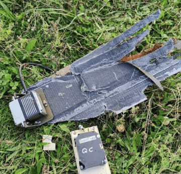 Wreckage of a Russian-launched Shahed-type drone lies in a field near Kyiv, with “Geran-2” markings visible. (Photo: open source)