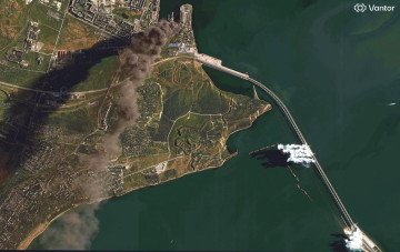 Smoke generators on the Kerch Bridge, June 22, 2026. (Source: Vantor)
