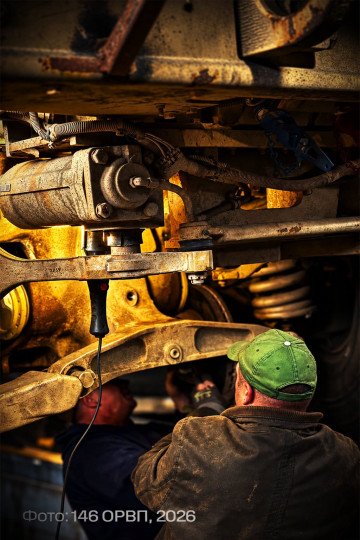 Ukrainian military mechanics work on the suspension components of a US-made MaxxPro armored vehicle. (Source: 146th Separate Repair and Recovery Regiment)