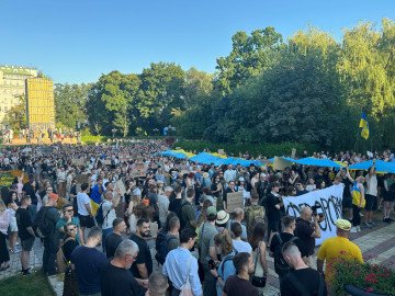 A protest rally is underway in Kyiv in support of Mykhailo Fedorov, who was dismissed from his post as Minister of Defense of Ukraine. (Photo: DW) A protest rally is underway in Kyiv in support of Mykhailo Fedorov, who was dismissed from his post as Minister of Defense of Ukraine. (Photo: DW)