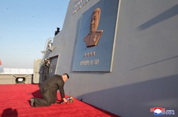 Kim Jong Un places flowers beneath Choe Hyon’s commemorative plaque aboard the destroyer. (Source: KCNA) Kim Jong Un places flowers beneath Choe Hyon’s commemorative plaque aboard the destroyer. (Source: KCNA)