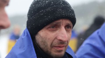 A freed Ukrainian prisoner returns home. (Photo: Official channel of the President of Ukraine Volodymyr Zelenskyy)