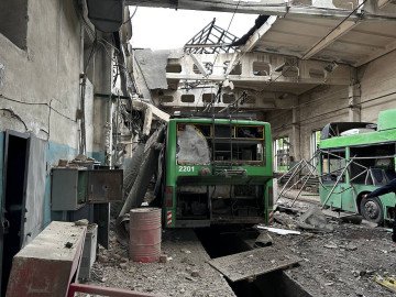 Las secuelas del ataque ruso en Kharkiv, el 30 de mayo de 2025. The aftermath of Russia’s attack on Kharkiv, May 30, 2025. (Fuente: Servicio Estatal de Emergencias de Ucrania en la región de Kharkiv)) Las secuelas del ataque ruso en Kharkiv, el 30 de mayo de 2025. The aftermath of Russia’s attack on Kharkiv, May 30, 2025. (Fuente: Servicio Estatal de Emergencias de Ucrania en la región de Kharkiv))