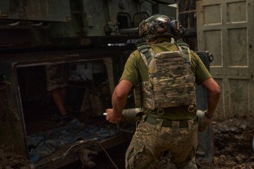 Loading shells into M109. Kostiantynivka, August 2025. Photo: Josh Olley/UNITED24 Media