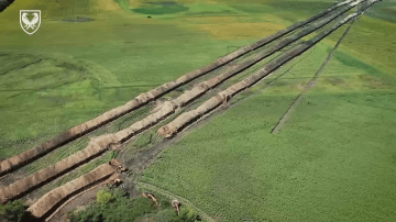 Excavators of the Support Forces of the Armed Forces of Ukraine dig a ditch for the new fortification line. (Source: Support Forces of the Armed Forces of Ukraine) Excavators of the Support Forces of the Armed Forces of Ukraine dig a ditch for the new fortification line. (Source: Support Forces of the Armed Forces of Ukraine)