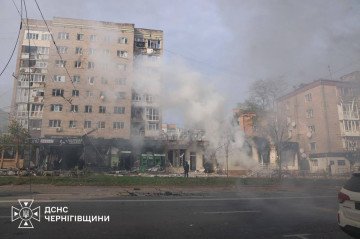 Smoke rises from damaged residential buildings and businesses following a Russian missile strike on central Chernihiv, October 29. (Photo: State Emergency Service of Ukraine in the Chernihiv region) Smoke rises from damaged residential buildings and businesses following a Russian missile strike on central Chernihiv, October 29. (Photo: State Emergency Service of Ukraine in the Chernihiv region)