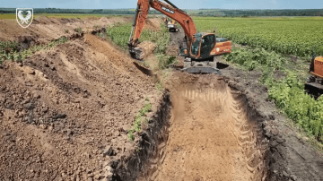 Excavators of the Support Forces of the Armed Forces of Ukraine dig a ditch for the new fortification line. (Source: Support Forces of the Armed Forces of Ukraine) Excavators of the Support Forces of the Armed Forces of Ukraine dig a ditch for the new fortification line. (Source: Support Forces of the Armed Forces of Ukraine)