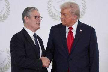 US President Donald Trump greets UK Prime Minister Keir Starmer during a Gaza summit in Sharm el-Sheikh, Egypt, on October 13, 2025. (Photo: Getty Images)
