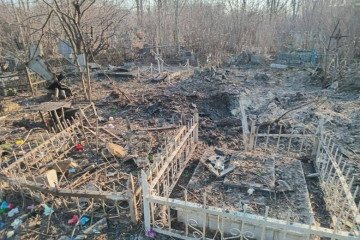 Un ataque ruso con drones daña el cementerio Novomiske de Odesa y destruye decenas de tumbas