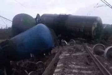 Derailment of a locomotive and destruction of 15 fuel tankers on the Strogonovo–Mshinskaya railway line between St. Petersburg and Pskov. Illustrative photo. (Photo: Open source)