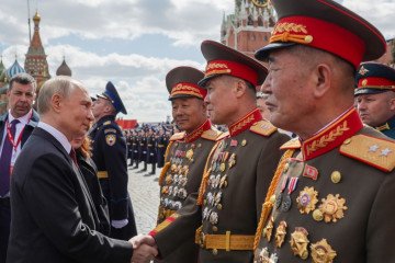 En el desfile del Día de la Victoria de Moscú se vio a los generales norcoreanos que están detrás del esfuerzo bélico de Rusia
