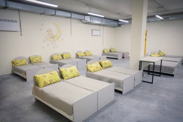 Underground sleeping quarters equipped with beds and air filtration at the “Mobil” kindergarten in Pisochyn. (Source: Ministry of Education and Science of Ukraine) Underground sleeping quarters equipped with beds and air filtration at the “Mobil” kindergarten in Pisochyn. (Source: Ministry of Education and Science of Ukraine)
