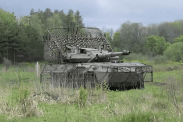 A B1 Centauro wheeled tank fitted with anti-drone protection during training with Ukraine’s 78th Separate Air Assault Brigade. (Source: Army TV/YouTube)