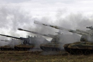 Russian Msta-S self-propelled howitzers fire during military exercises in southern Russia's Volgograd region, on April 2, 2014. (Source: Getty Images)