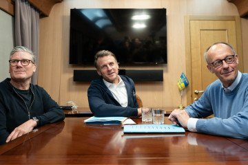 How Russia Got Everyone in France Talking About Macron’s Tissue