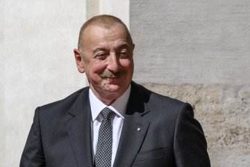 El Presidente de Azerbaiyán se retira en el último minuto del desfile del Día de la Victoria en Moscú