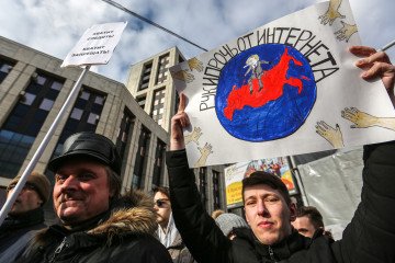 Participants in an opposition rally in central Moscow protest against tightening state control over the internet in Russia. Illustrtive photo. (Source: Getty Images)
