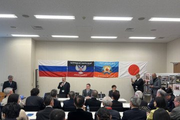 Russian and self-proclaimed “DPR/LPR” flags displayed next to Japan’s during a pro-Russian “Crisis in Ukraine” seminar at a Tokyo parliamentary hall. (Source: Russian media) Russian and self-proclaimed “DPR/LPR” flags displayed next to Japan’s during a pro-Russian “Crisis in Ukraine” seminar at a Tokyo parliamentary hall. (Source: Russian media)