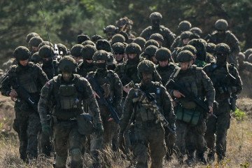 Polish Army soldiers from the 3rd Podkarpacka Territorial Defense Brigade are seen during training at the Nowa Dba military training area as part of exercise Iron Defender 25. (Source: Getty Images) Polish Army soldiers from the 3rd Podkarpacka Territorial Defense Brigade are seen during training at the Nowa Dba military training area as part of exercise Iron Defender 25. (Source: Getty Images)