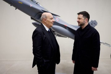 Zelenskyy Meets Dassault Aviation CEO to Discuss Rafale Fighter Cooperation