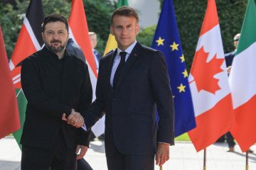 Zelenskyy Announces French Support for Chornobyl and Swiss Aid for Kyiv-Pechersk Lavra at G7 France's President Emmanuel Macron greets Ukraine's President Volodymyr Zelenskyy ahead of the working session with G7 leaders and Ukraine during the G7 summit, in Evian, France, on June 16, 2026. (Source: Getty Images)