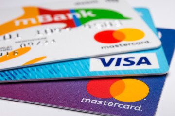 Photo of a Visa credit card and a Mastercard debit card.