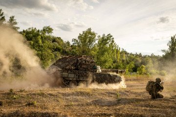 A soldier and a T-80 tank from the 80th Air assault brigade fire while training in the direction of Chasiv Yar, Ukraine, on July 20, 2024. (Source: Getty Images) A soldier and a T-80 tank from the 80th Air assault brigade fire while training in the direction of Chasiv Yar, Ukraine, on July 20, 2024. (Source: Getty Images)