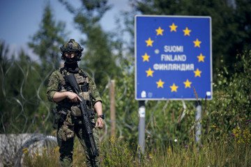A Finnish Border Guard special forces soldier stands near the Vaalimaa border crossing on the Finland–Russia border. July 16, 2026. (Source: Getty Images) A Finnish Border Guard special forces soldier stands near the Vaalimaa border crossing on the Finland–Russia border. July 16, 2026. (Source: Getty Images)