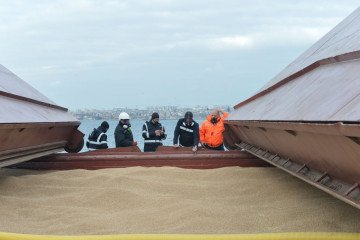 A team inspects the produce in the ship carrying wheat from Ukraine after inspection in the open sea around Zeytinburnu district of Istanbul, Türkiye. (Source: Getty Images) A team inspects the produce in the ship carrying wheat from Ukraine after inspection in the open sea around Zeytinburnu district of Istanbul, Türkiye. (Source: Getty Images)