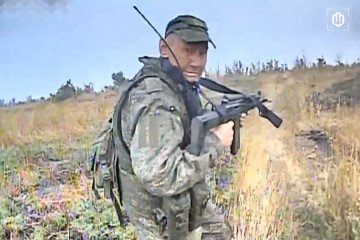 A Russian soldier resembling Vladimir Putin moments before being targeted by a Ukrainian FPV drone. (Source: Magyar’s Birds)