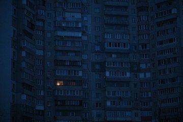 Residential buildings in Kyiv are seen without power during a blackout on January 22, 2026, amid Russia’s ongoing war against Ukraine. (Photo: Getty Images) Residential buildings in Kyiv are seen without power during a blackout on January 22, 2026, amid Russia’s ongoing war against Ukraine. (Photo: Getty Images)