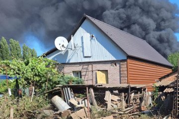 Russia Shells Nikopol City, Killing One Person and Injuring Three