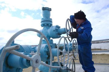 Russia Delays LNG Expansion Plans as Western Sanctions Bite, Bloomberg Reports