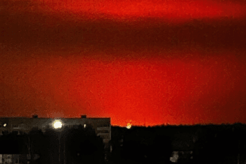 Sky red from flames on the Russian Kirishinefteorgsintez refinery after a drone strike, March 26, 2026. (Source: Exilenova_plus) Sky red from flames on the Russian Kirishinefteorgsintez refinery after a drone strike, March 26, 2026. (Source: Exilenova_plus)
