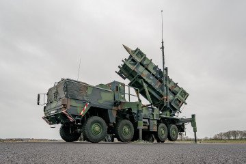 A combat-ready Patriot anti-aircraft missile system of the Bundeswehr's anti-aircraft missile squadron 1 stands on the airfield of Schwesing military airport. Illustrative photo. (Source: Getty Images)