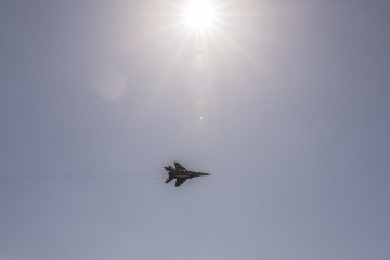 MiG-29 ucraniano ataca cruce militar ruso en Zaporizhzhia con bombas JDAM-ER, Video bombardero estratégico avión de caza ucraniano noticias imágenes imágenes de aviones cazas