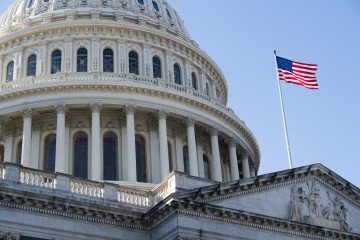 «Putin está jugando": El Senado de EEUU prepara un aplastante arancel del 500% a los compradores rusos de energía