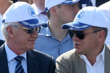 Western Countries Lift Sanctions on Nearly Half of Russian Billionaires Who Challenged Them