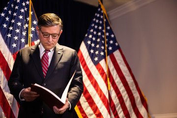 House Speaker Johnson: U.S. Aid Pause “Temporary,” But Zelenskyy Must Secure a “Win-Win” Deal House Speaker Johnson: U.S. Aid Pause “Temporary,” But Zelenskyy Must Secure a “Win-Win” Deal