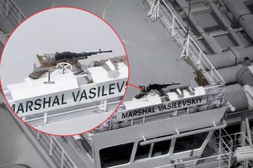 Russian LNG tanker equipped with a heavy machine gun in the Gulf of Finland, May 2026.