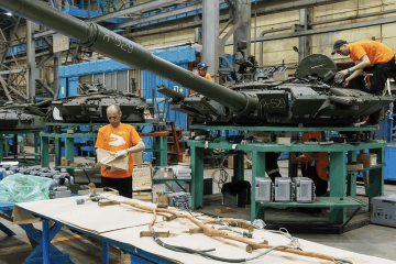 Workers assemble T-90M tanks at a Russian defense manufacturing plant. (Photo: Open source)