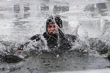Illustrative image. A rescuer imitates a drowning man as part of a training session, Kyiv region, northern Ukraine, January 17, 2019. (Source: Getty Images) Illustrative image. A rescuer imitates a drowning man as part of a training session, Kyiv region, northern Ukraine, January 17, 2019. (Source: Getty Images)