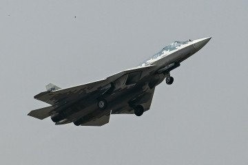 A Russian Sukhoi Su-57 fifth-generation fighter aircraft takes off during a military aviation exhibition at the Yelahanka Air Force Station in Bengaluru on February 10, 2025. Illustrative photo. (Source: Getty Images)