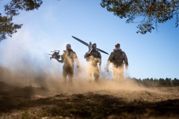 Swedish and Ukrainian drone operators during the Aurora 26 military exercise in Sweden, April 2026. (Source: Swedish Armed Forces)