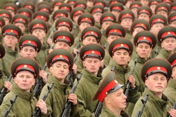 Russian soldiers march during a rehearsal of the Victory Day Parade in Alabino, outside Moscow, on April 18, 2012. Illustrative photo. (Source: Getty Images)